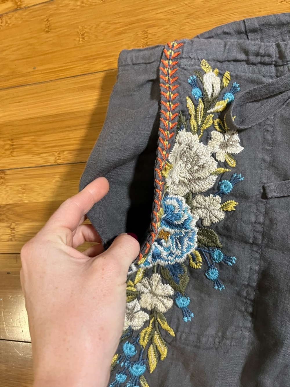 Johnny Was JW Los Angeles Linen 100% Embroidered Floral Bermuda Shorts Boho - Picture 4 of 11
